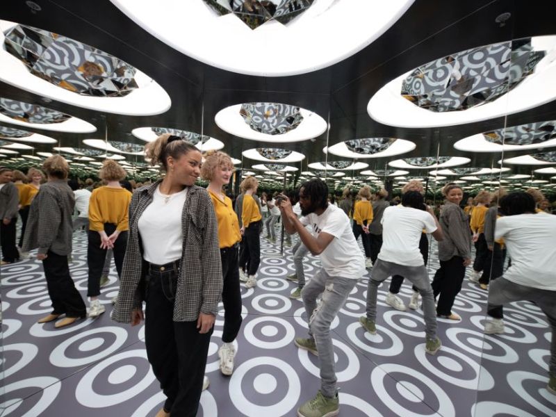 Spiegelelemente zur optischen Täuschung